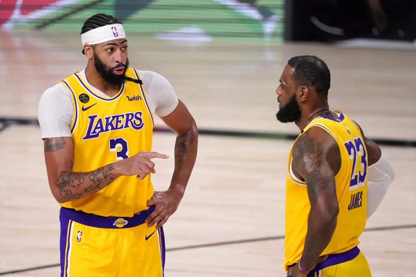 LeBron James and Anthony Davis discussing | GGSLOT | Sports & Games News LeBron James and Anthony Davis discuss strategy to improve the LA Lakers seeding in the final NBA Playoff Standings.