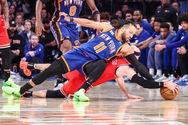 NBA players | GGSLOT | Sports & Games News NBA players compete for a rebound in a high-stakes Eastern Conference matchup.