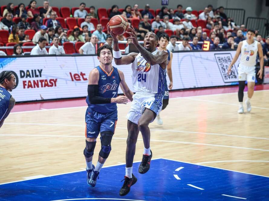 Rondae Hollis-Jefferson of TNT Tropang Giga (number 24) goes up for a layup against Cliff Hodge of the Meralco Bolts (number 7) during a PBA game.