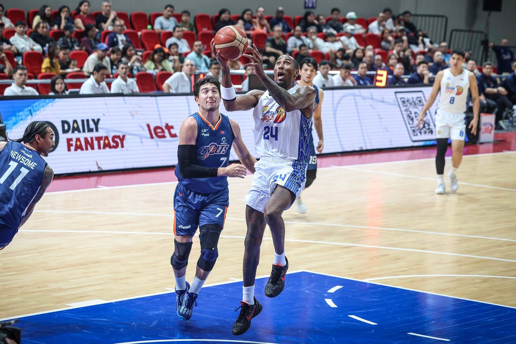 TNT Tropang Giga | GGSLOT | Sports & Games News Rondae Hollis-Jefferson of TNT Tropang Giga (number 24) goes up for a layup against Cliff Hodge of the Meralco Bolts (number 7) during a PBA game.
