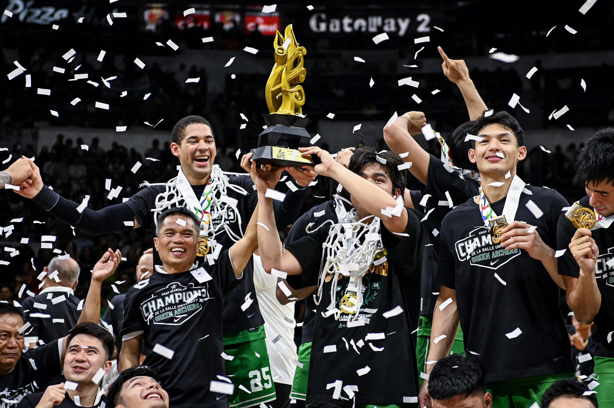 dlsu-green-archers-uaap-season-88-champions | GGSLOT | Sports & Games News DLSU Green Archers basketball team holding the UAAP Season 88 trophy during a victory parade