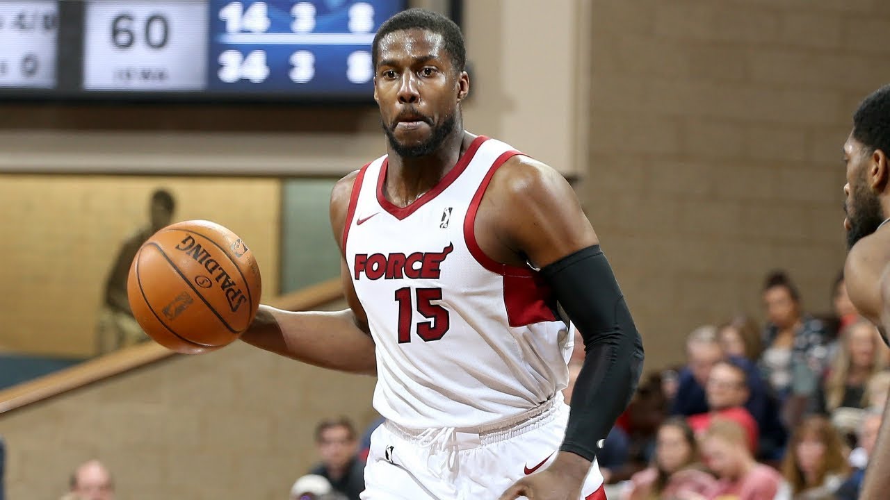 Tony-Mitchell-Dominating-the-Paint | GGSLOT | Sports & Games News Alt Text: Import Tony Mitchell performing a powerful slam dunk for the Macau Black Bears PBA guest team