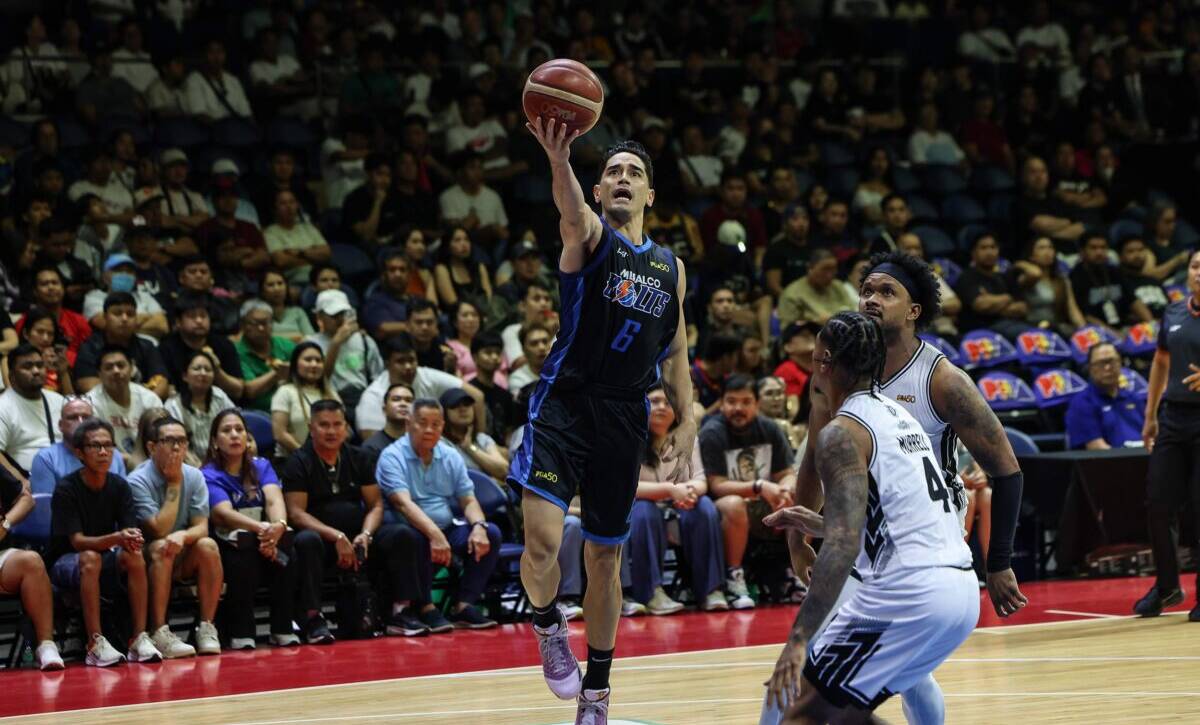 Chris Banchero of the Meralco Bolts making a layup during a dominant victory over Blackwater.