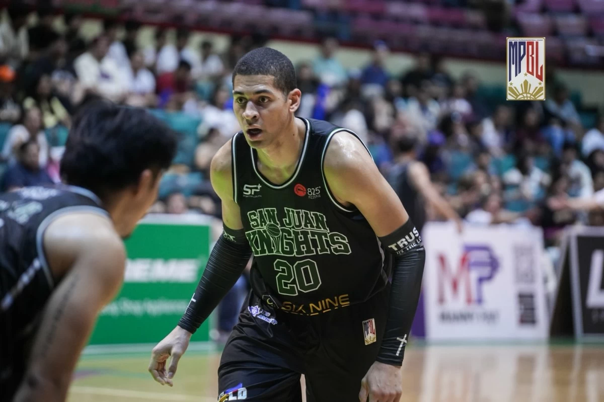 Paranaque Patriots and Pasay players battling for a rebound under the hoop at the Astrodome
