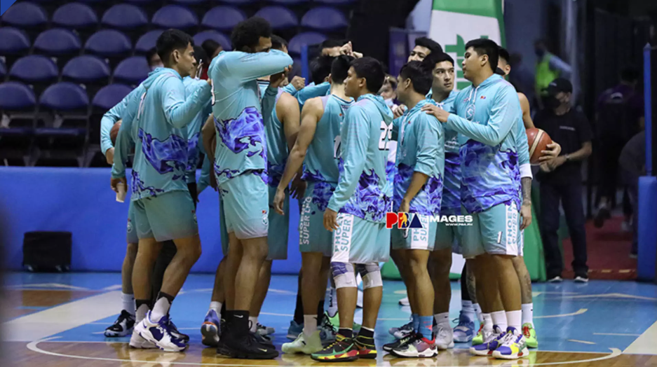 phoenix-super-lpg-basketball-struggle | GGSLOT | Sports & Games News Phoenix Super LPG players regrouping and discussing tactics