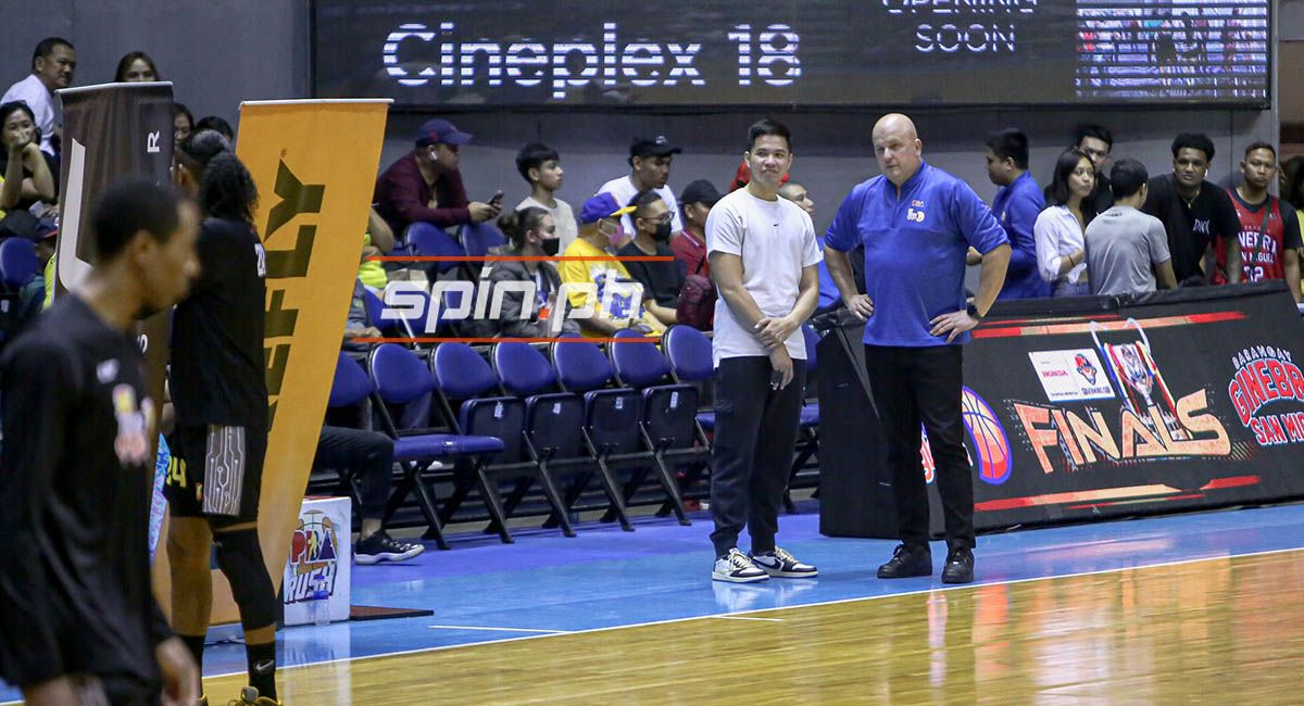rr-pogoy-injury-status-tnt-smb-series | GGSLOT | Sports & Games News TNT guard RR Pogoy attended to by trainers.