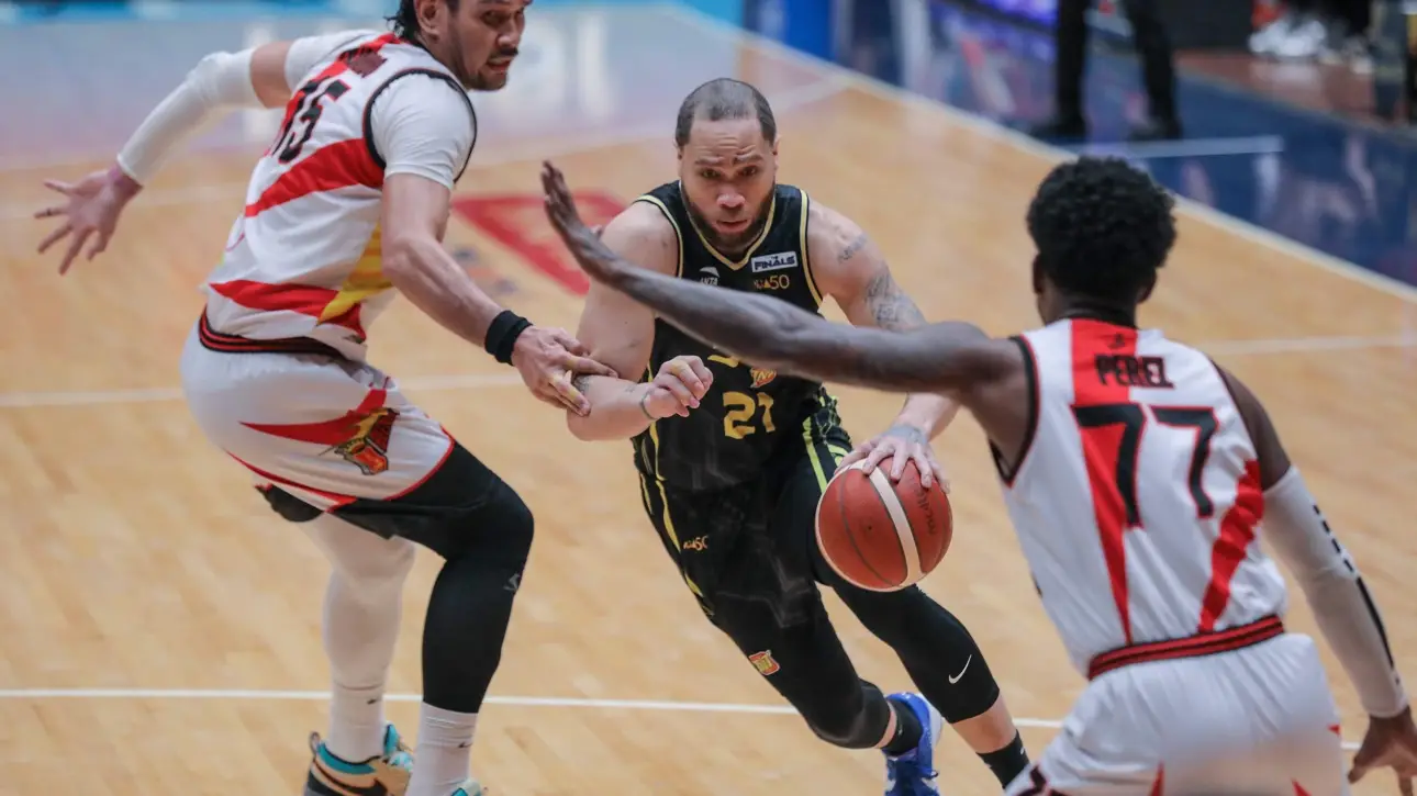 TNT and San Miguel team benches in Game 1