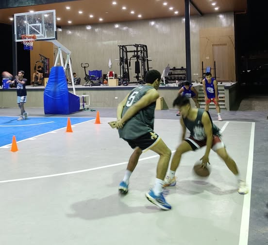 gilas-half-court-pool-scrimmage | GGSLOT | Sports & Games News Prospective local players executing high-intensity pick-and-roll defensive switches during a half-court practice scrimmage.