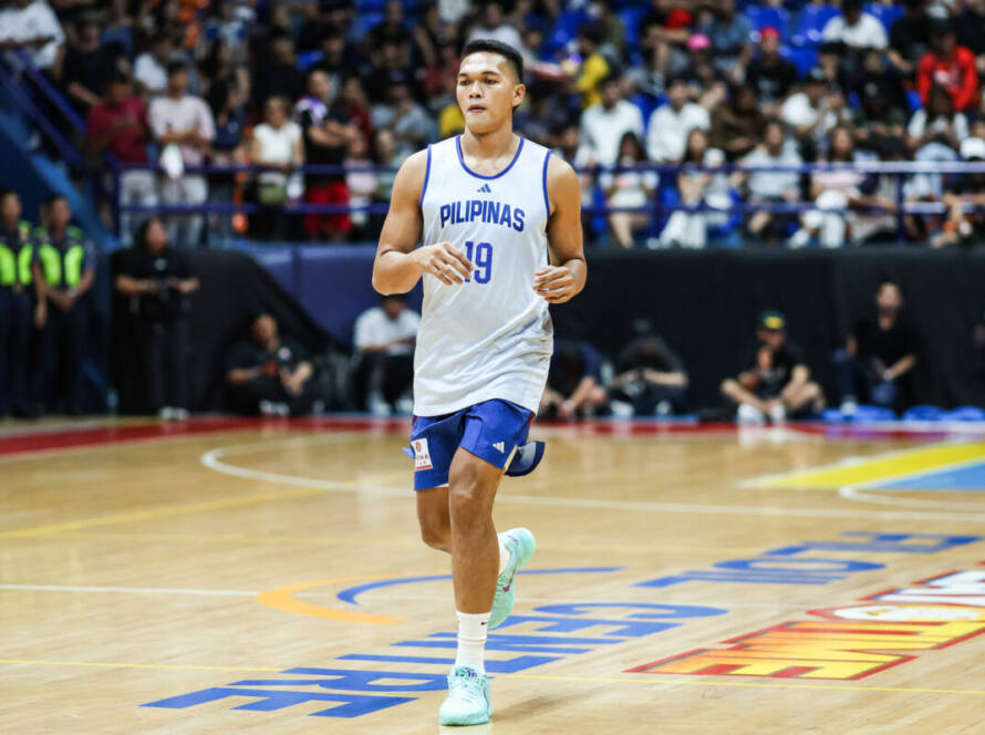 Justine Baltazar practicing defensive rotations during the Gilas training camp.