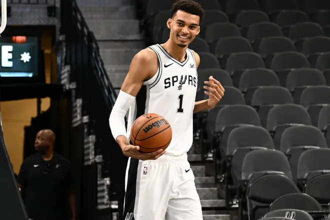 san-antonio-spurs-draft-capital-wembanyama | GGSLOT | Sports & Games News San Antonio Spurs star Victor Wembanyama on the court, symbolizing the franchise's strategy to build around him using their draft capital.