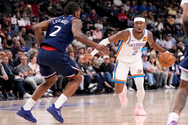 shai-gilgeous-alexander-back-to-back-nba-mvp | GGSLOT | Sports & Games News Oklahoma City Thunder guard Shai Gilgeous-Alexander driving down the court during his historic back-to-back NBA MVP season.