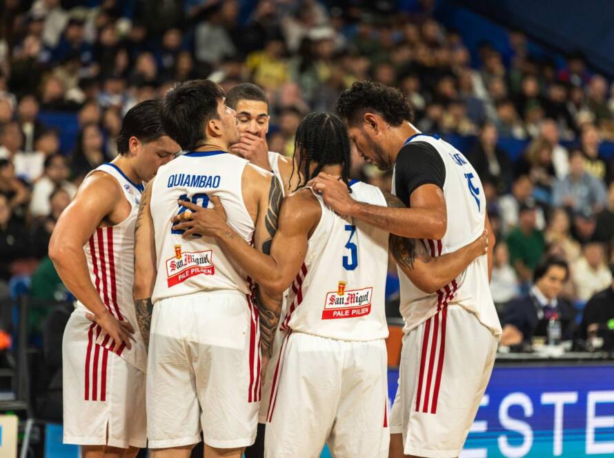 The Gilas Pilipinas team in a huddle before the Gilas vs Australia match.