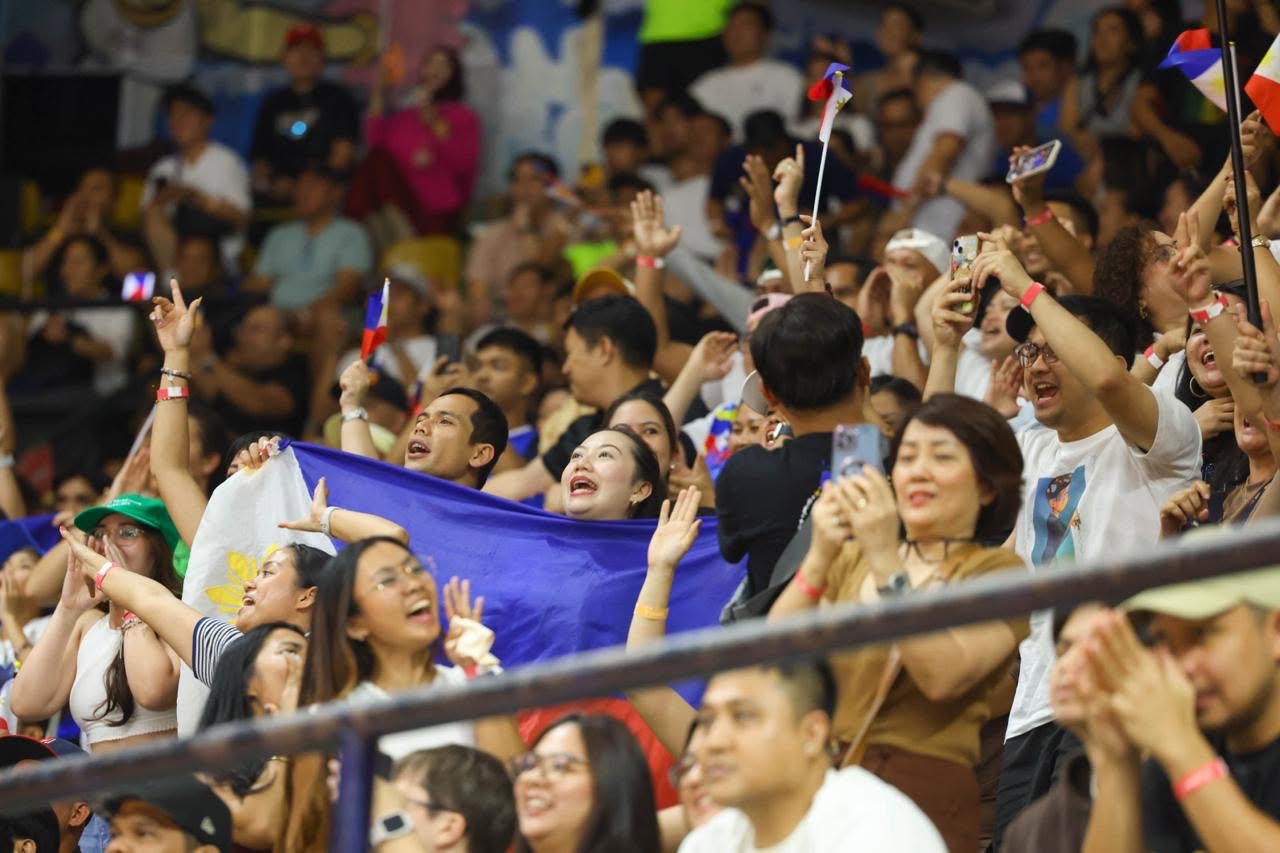 enthusiastic-mpbl-arena-crowd-cheering | GGSLOT | Sports & Games News Enthusiastic Filipino basketball fans cheering and celebrating during a live MPBL game.