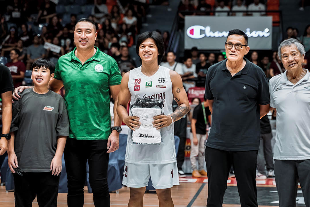 filoil-centre-closing-ceremonies-awards | GGSLOT | Sports & Games News Outstanding players receive their well-deserved accolades during the closing ceremonies at the Filoil Centre