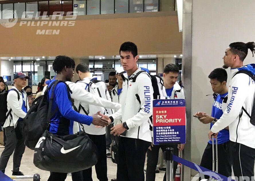 Gilas Pilipinas players arriving at the Australian airport wearing thick winter jackets.