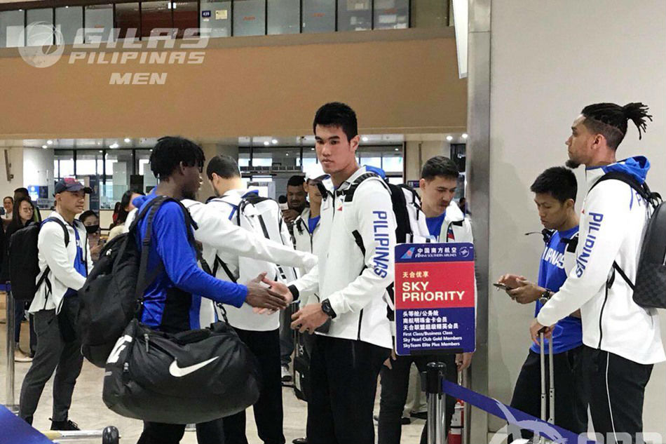 Gilas Pilipinas players arriving at the Australian airport wearing thick winter jackets.