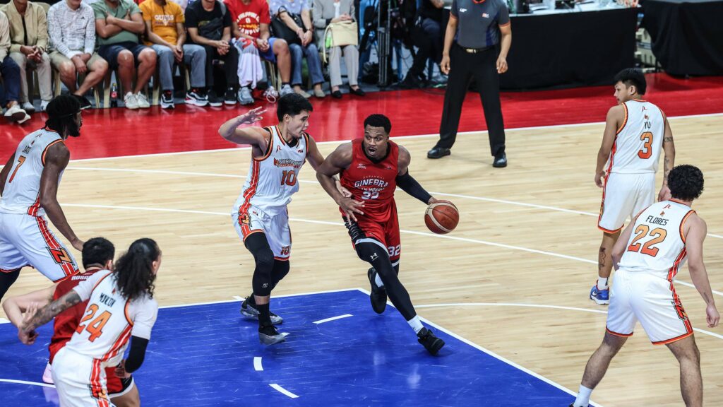 pba-governors-cup-stars-brownlee-fajardo | GGSLOT | Sports & Games News Justin Brownlee driving to the basket during a thrilling PBA Governors Cup matchup.