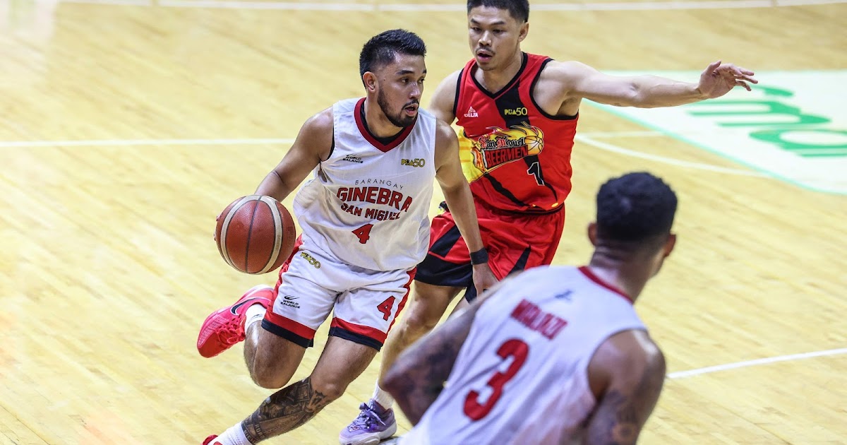 rj-abarrientos-ginebra-offense | GGSLOT | Sports & Games News RJ Abarrientos driving to the basket for Barangay Ginebra during a PBA game.